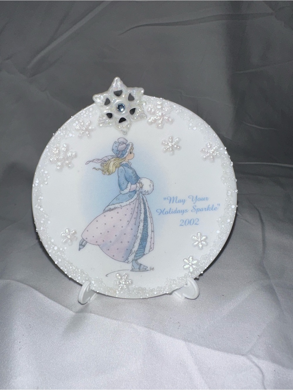 Precious Moments 2002 May Your Holidays Sparkle Plate + Stand